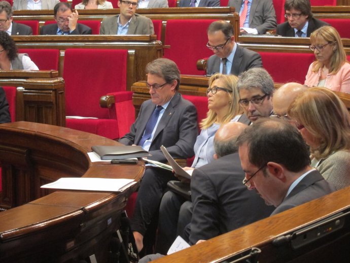 Artur Mas, J.Ortega, F.Homs, B.Ruiz, I.Rigau y R.Espadaler, en el Parlament