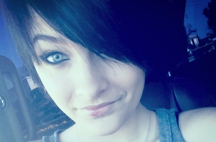 Paris Jackson muestra su nuevo corte de pelo