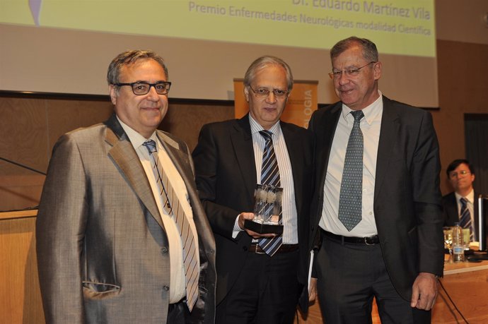 Entrega de premio al doctor Eduardo Martínez Vila.  