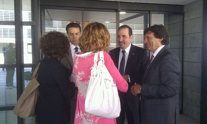 El conseller R.Espadaler con el director de Trànsit J.J.Isern y Mossos M.Prat