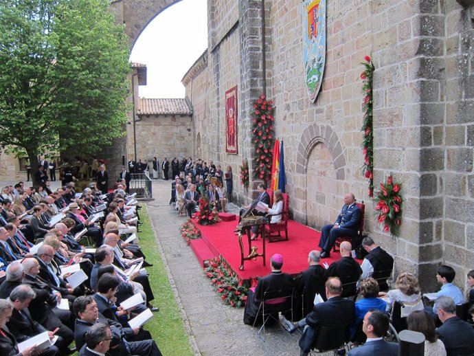Los Príncipes de Asturias en la entrega del Premio en el Monasterio de Leyre.