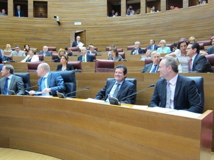 El presidente de la Generalitat (d) junto a José Císcar