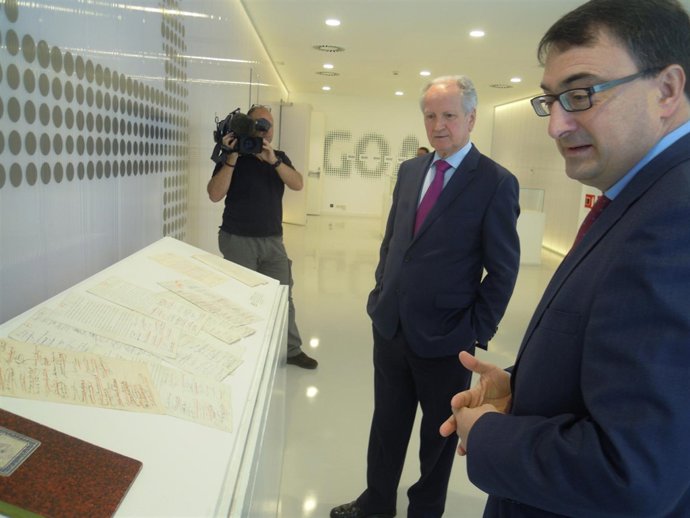 Esteban y Juan Mari Atutxa en la Fundación Sabino Arana