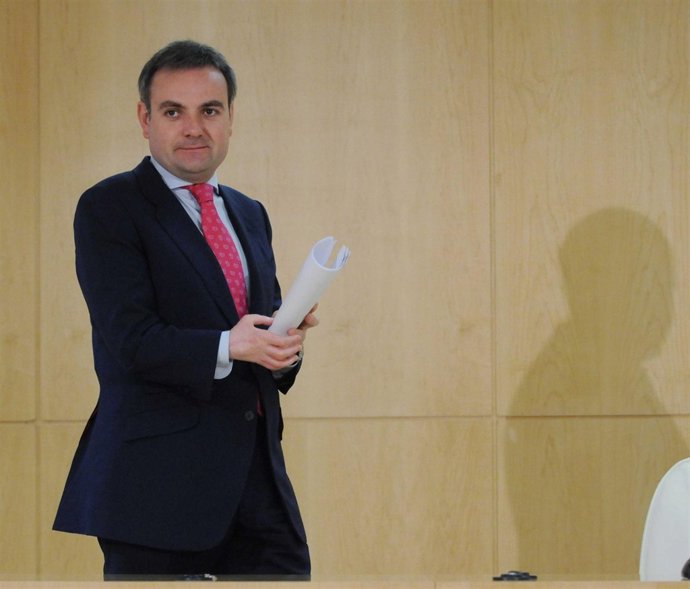 Enrique Núñez antes de intervenir en rueda de prensa