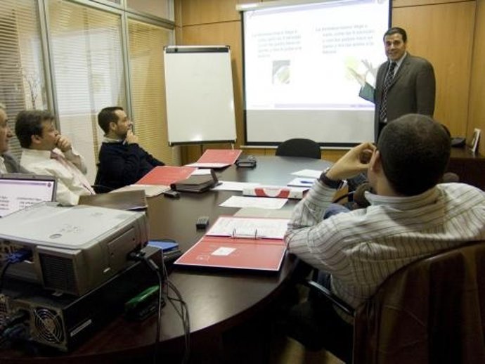 La Cámara de Barcelona forma a 130 empresas del Baix Llobregat