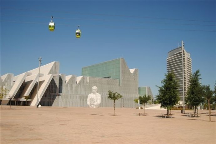 Palacio de Congresos y Torre del Agua en la capital aragonesa
