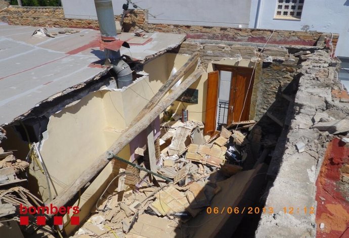 Derrumbe parcial del techo de un piso en L'Ametlla de Mar