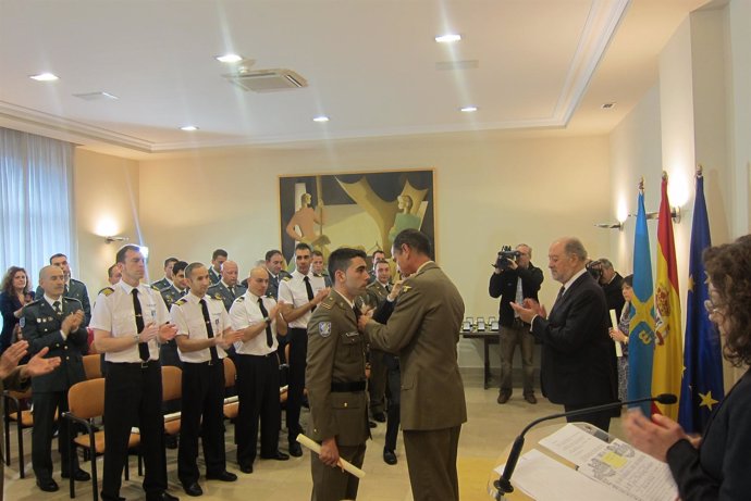 Acto de entrega de condecoraciones de la Orden del Mérito Civl