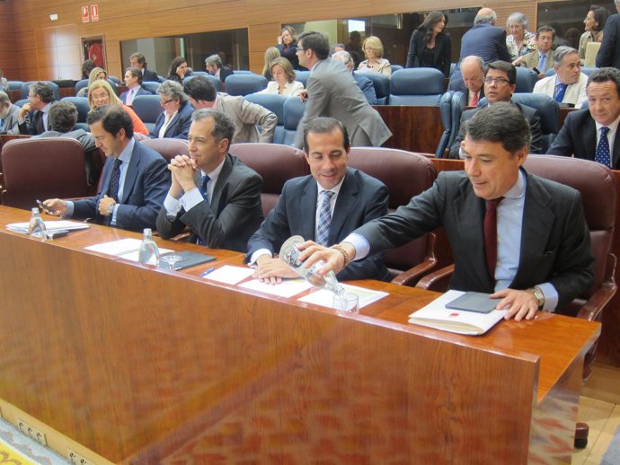 Ignacio González antes de participar en el pleno de la Asamblea