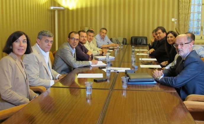 MÉS se reúne con los representantes empresariales 