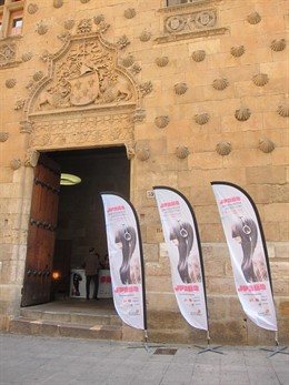 Casa de las Conchas con carteles del FÀCYL 2013