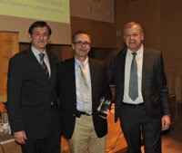 El alcalde felicita al doctor David Muñoz por el premio de la Asociación Española de Neurología