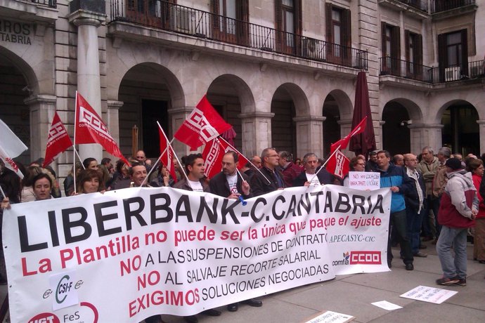 Protesta sindicatos Caja Cantabria-Liberbank 