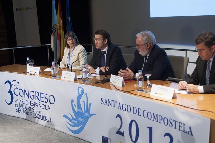 El ministro Miguel Arias Cañete, junto al presidente gallego y la conselleira