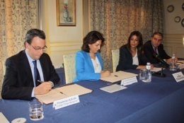 Borrego firma un convenio con ACEVIN