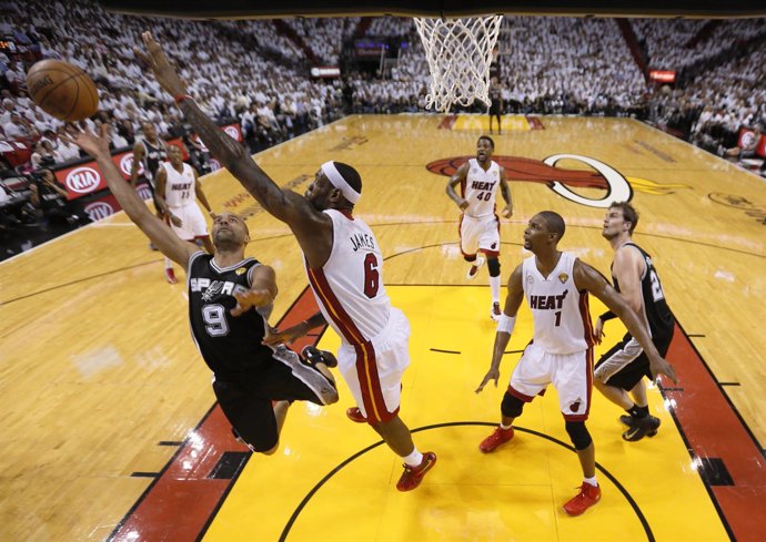 Tony Parker y LeBron James en el Miami Heat - San Antonio Spurs