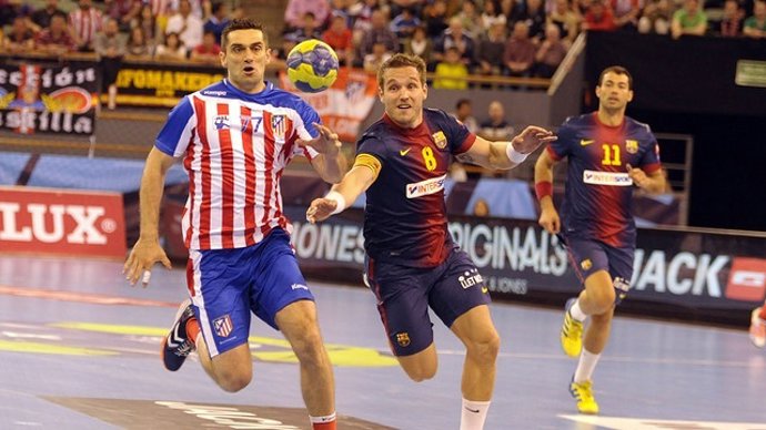 Kiril Lazarov con Víctor Tomas en el Atlético de Madrid - Barcelona Intersport