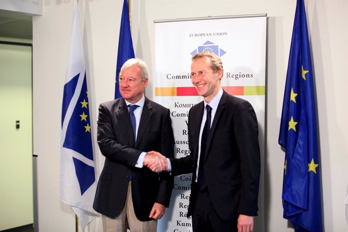 Valcárcel se reúne en Bruselas con el ministro frances Guillaume Garot