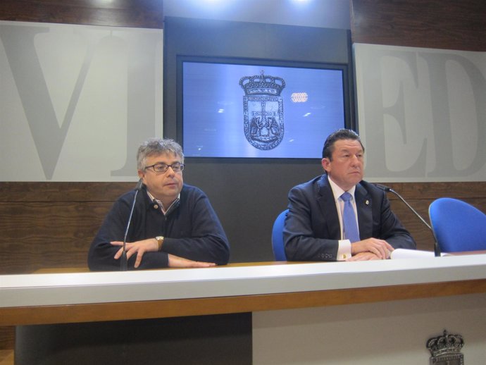 Latierro (izquierda) y Pando, durante la rueda de prensa.