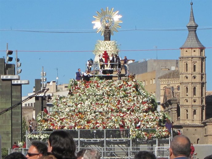 Ofrenda de Flores a la Virgen del Pilar