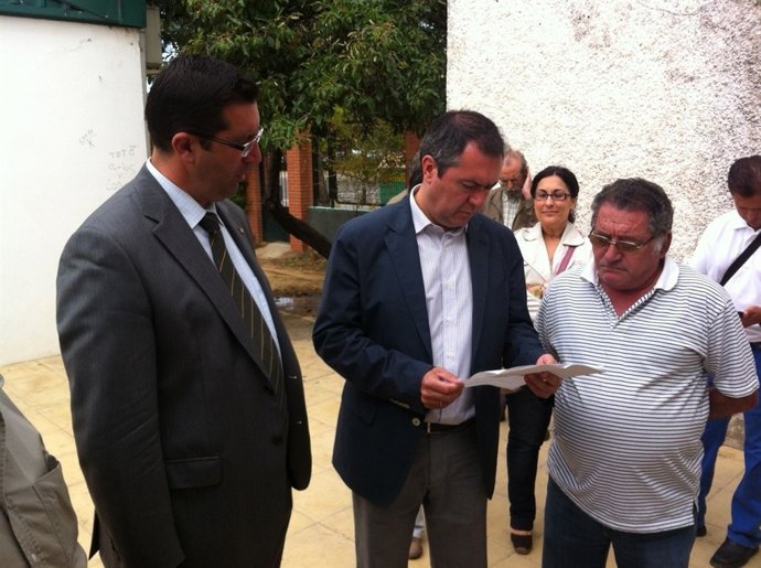 Espadas durante su visita al Distrito Sur