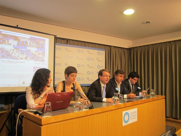 Un grupo de empresarios y personalidades ofrecen a Agapito Iglesias dos mill 