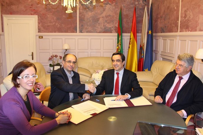 Firma del convenio con SOAM