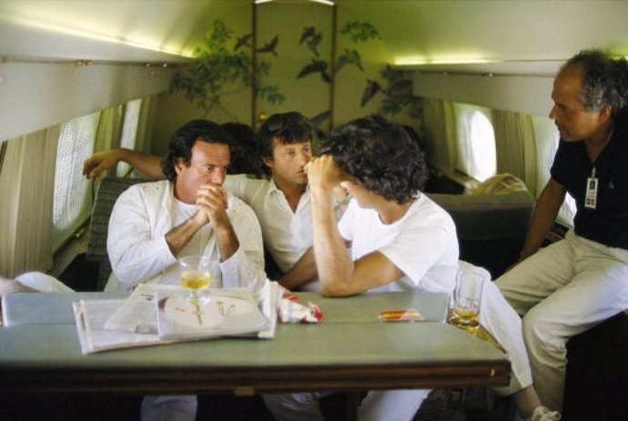 Julio Iglesias en su avión privado