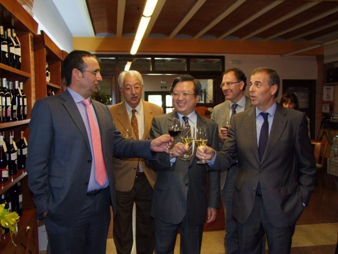 Visita del embajador de China en España a la D.O. Somontano