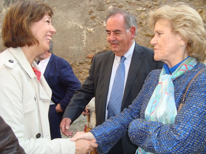 Soledad Becerril (D) a su llegada a Segovia