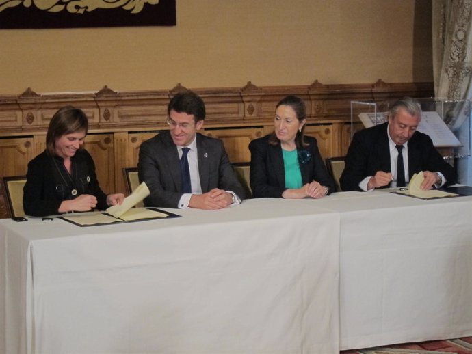 Firma del convenio entre Renfe y Turismo de Galicia