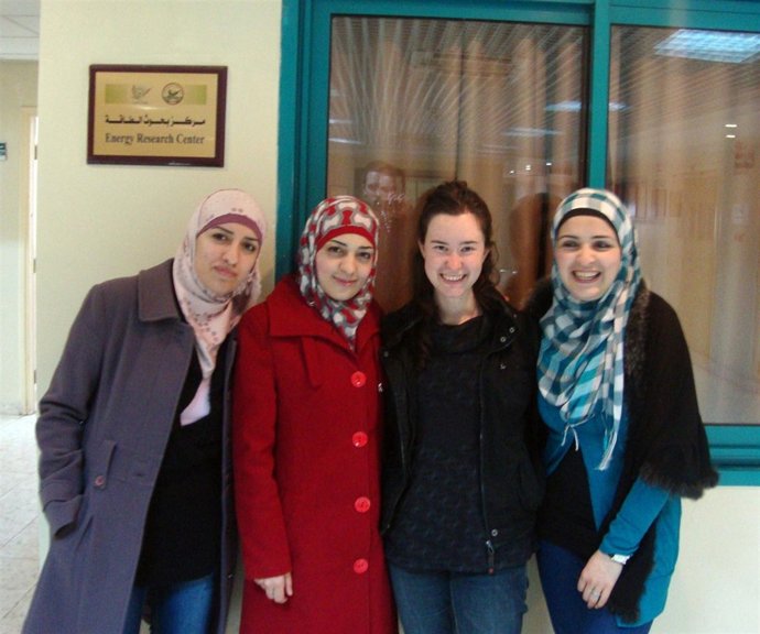 Itziar Berruezo, la segunda por la derecha, en Nablus