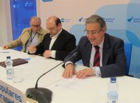 Zoido sitúa a Griñán "en el punto de mira" de la "corrupción" de los ERE