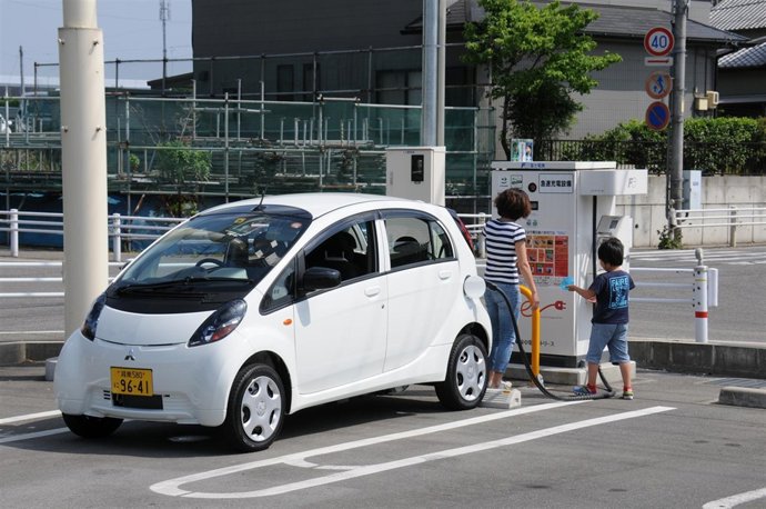 Puesto de carga rápida de vehículos eléctricos en Japón