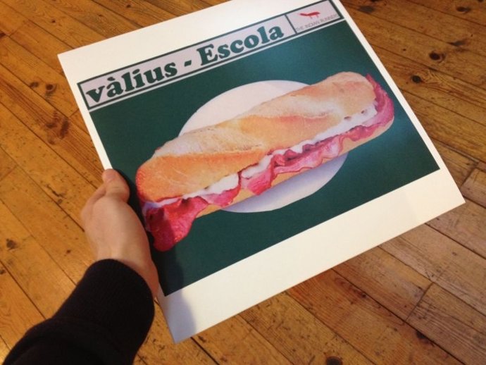Vàlius, 'Escola'