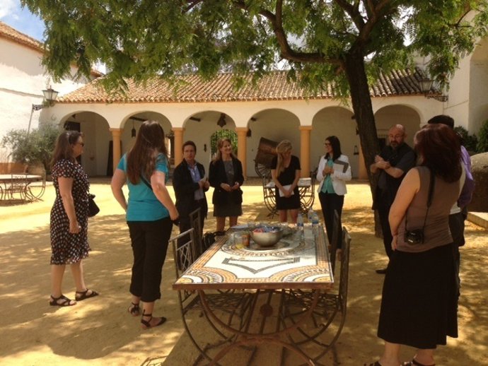 Agentes durante la visita