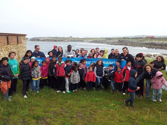Niños voluntarios el día del medio ambiente en Cantabria 