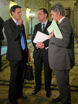 El conseller R.Espadaler, el secr.Gral. J.Martínez y el dtor.De Mossos M.Prat