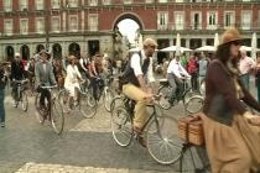 Paseo en bici con estilo vintage