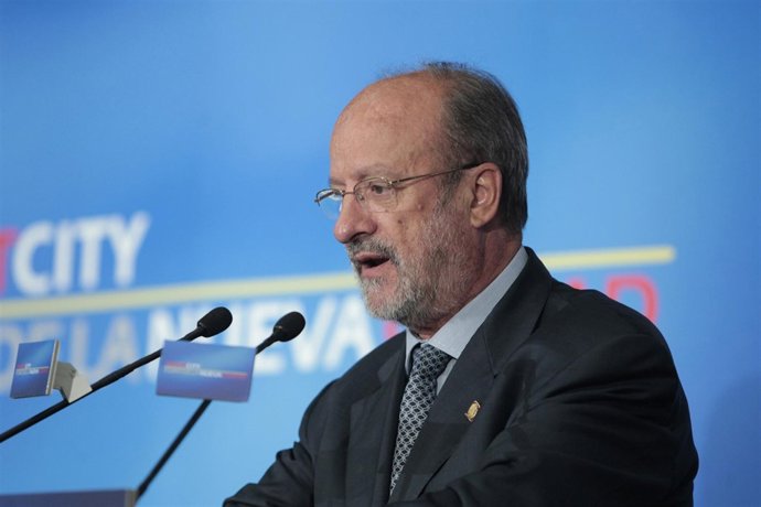 Francisco Javier León De La Riva