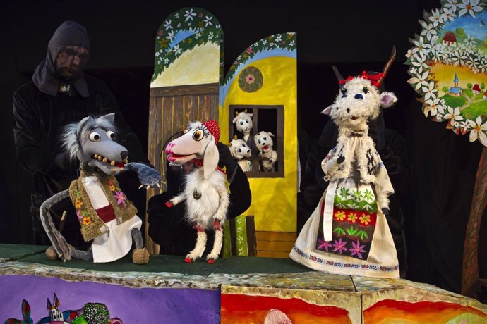 La compañía rumana El Lucero presenta la obra La cabra y los tres cabritillos.