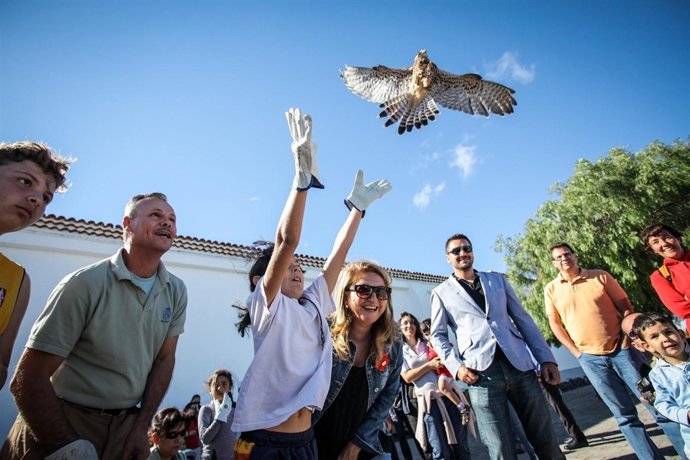 Suelta de pardelas y rapaces en el Barrio de Machado