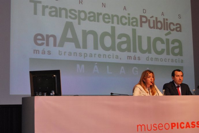 La consejera de Presidencia, Susana Díaz, y el delegado del Gobierno en Málaga