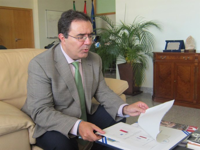 El rector de la UPO, Vicente Guzmán