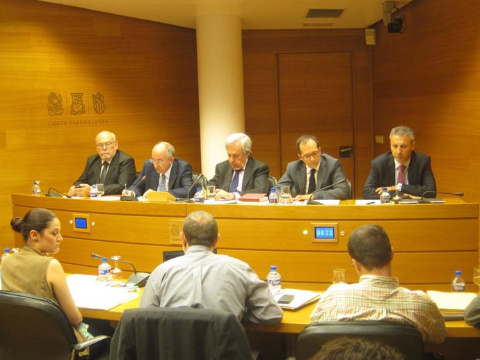 Fernández Ordóñez en las Corts en la Comisión de la CAM