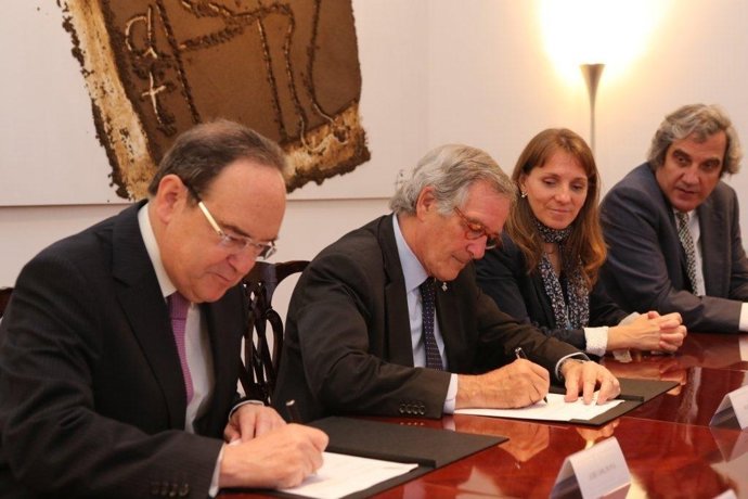 Pla, Trias y Rognoni en la firma del convenio