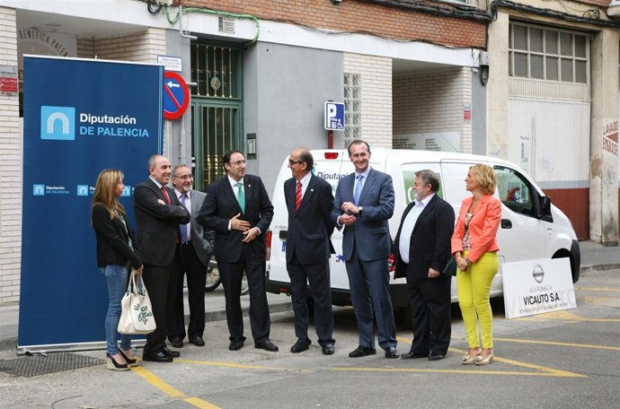 Entrega de la furgoneta isotérmica al Comedor Social 'Siempre Contentos'