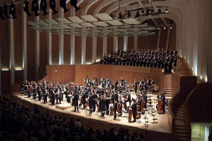 Una imagen del Cor de la Generalita en el Palau de les Arts
