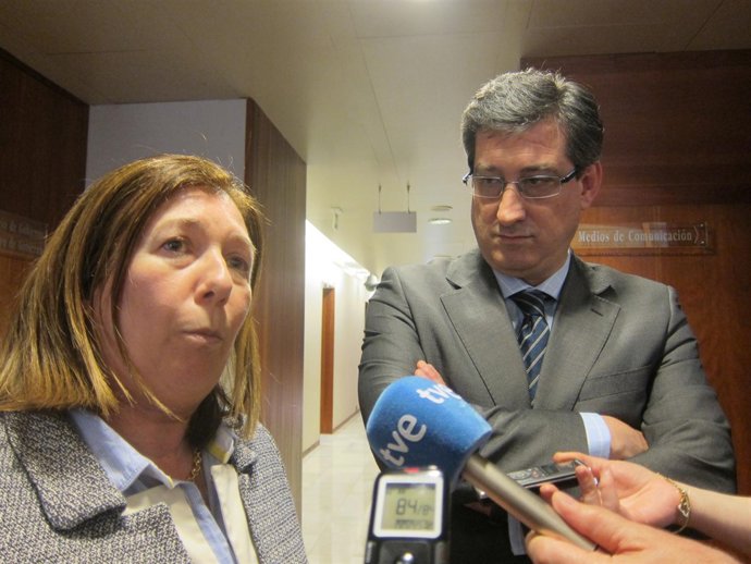 Mena y Prendes, hacen declaraciones a los medios.