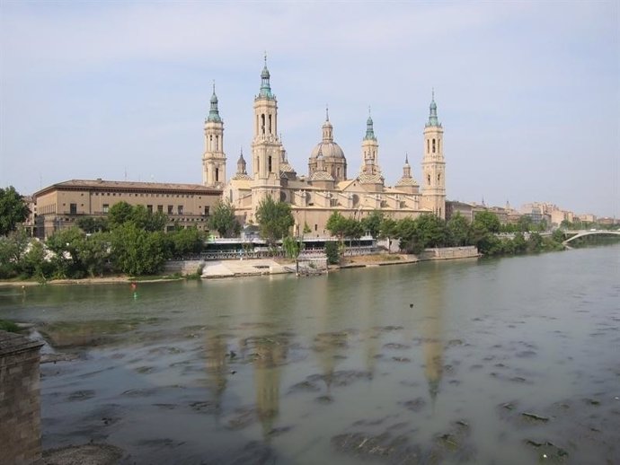 El río Ebro a su paso por Zaragoza.